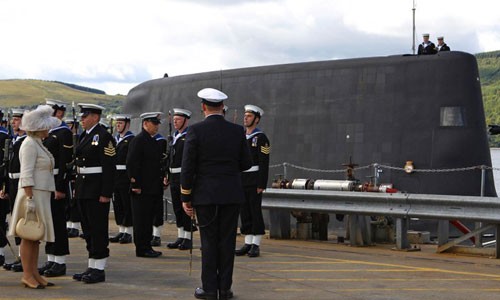 Nữ công tước Camilla Rosemary Mauntbeetten Windsor, phu nhân của Hoàng tử sứ Wales CharLes cũng tham dự buổi nghi lễ bàn giao chính thức tàu ngầm nguyên tử Stute cho Hải quân Anh.
